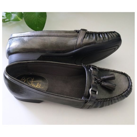 Life Stride ‘TRANSIT’ Faux Leather Tassel Loafers - Picture 7 of 14
